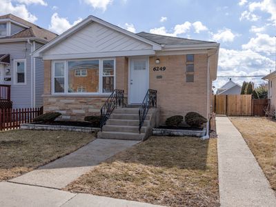 6249 W Addison St, Chicago, IL, 60634