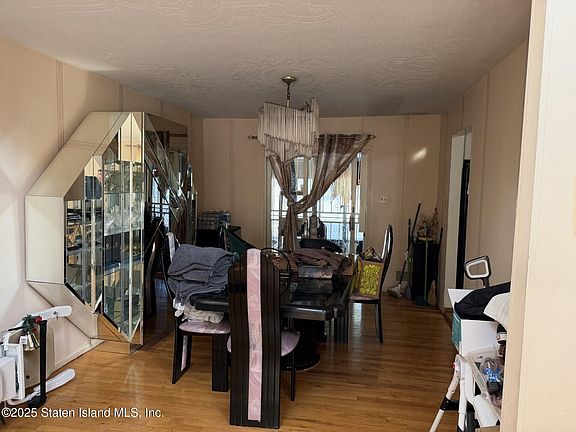 3rd image of 19 Woodlawn Ave