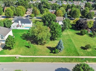 17 Covington Dr, Valparaiso, IN