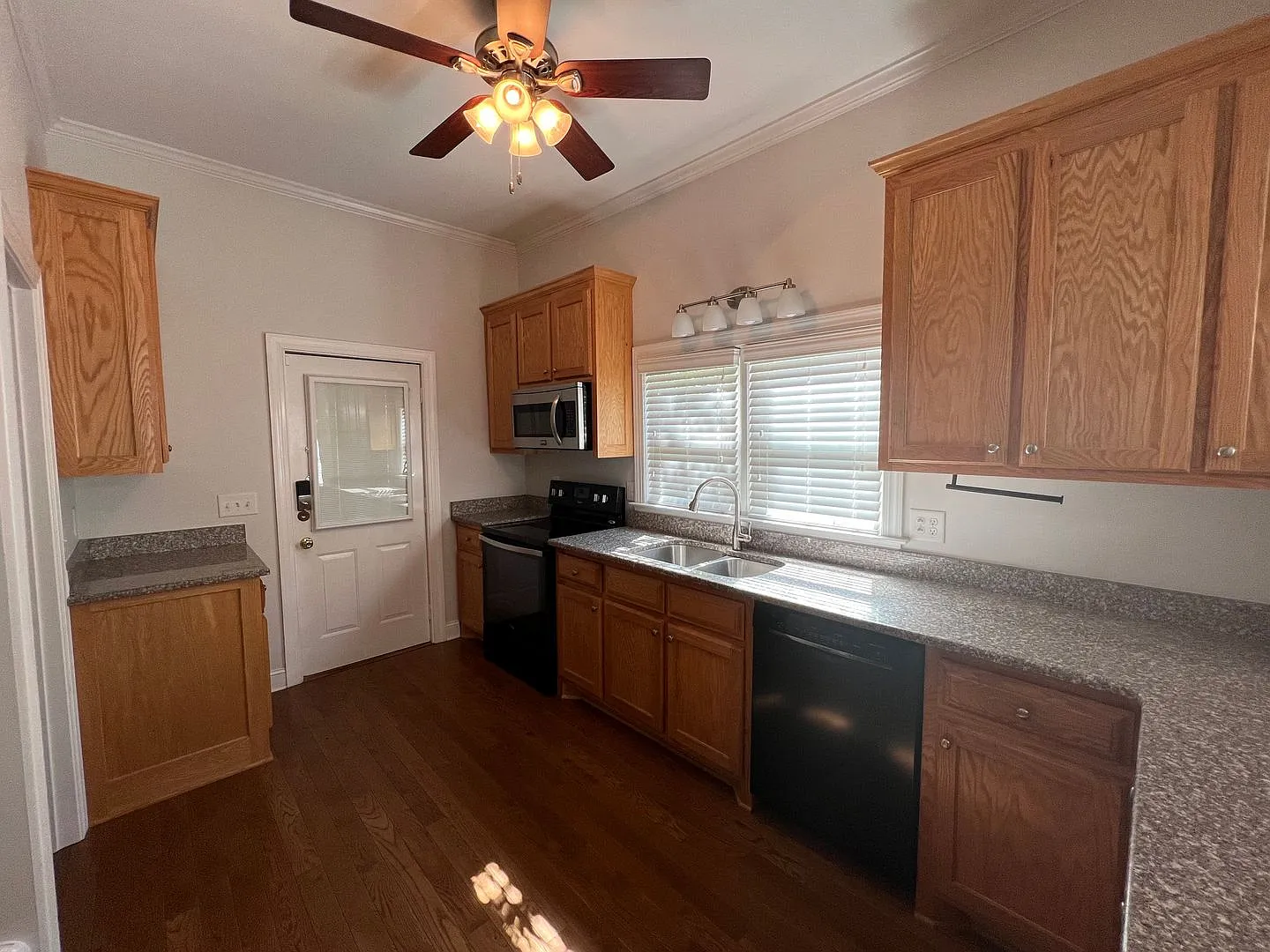 One bedroom, 1.5 bath house in Mebane with flex space/office — Photo 4