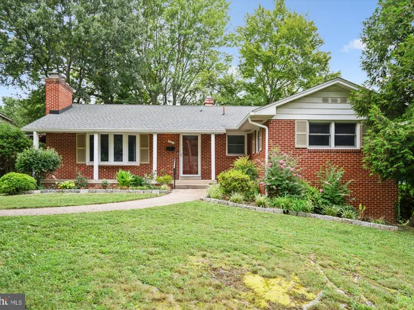 9321 Saint Andrews Pl, College Park, MD 20740