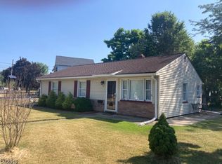 32 Adamsville Rd, Bridgewater, NJ 08807