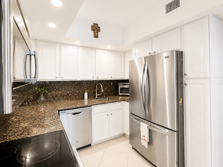 5600 Collins Ave #17U — Photo 8
