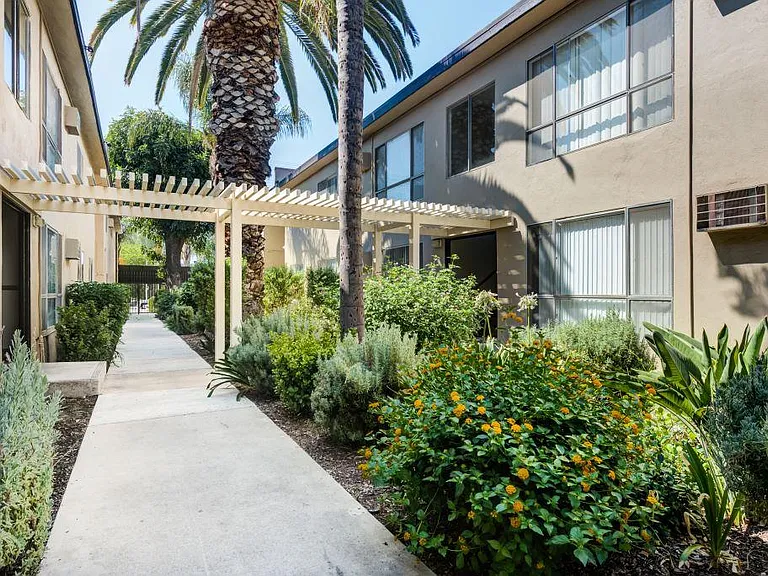Parthenia Terrace Apartments — Photo 12