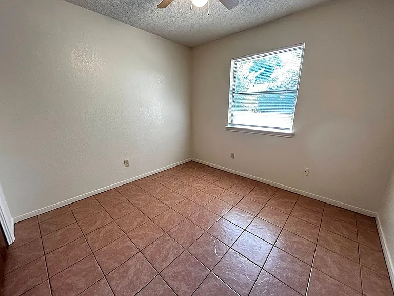 215 Bridle Dr — Photo 17
