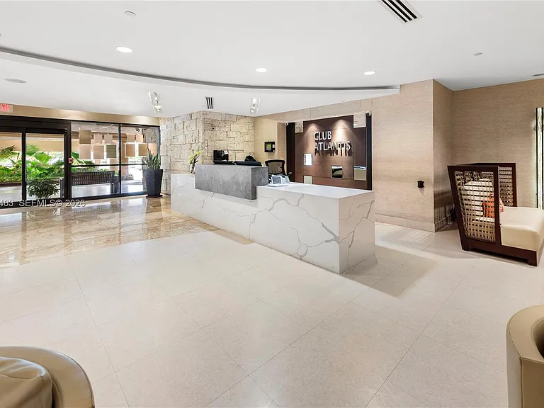2555 Collins Ave #403 — Photo 32
