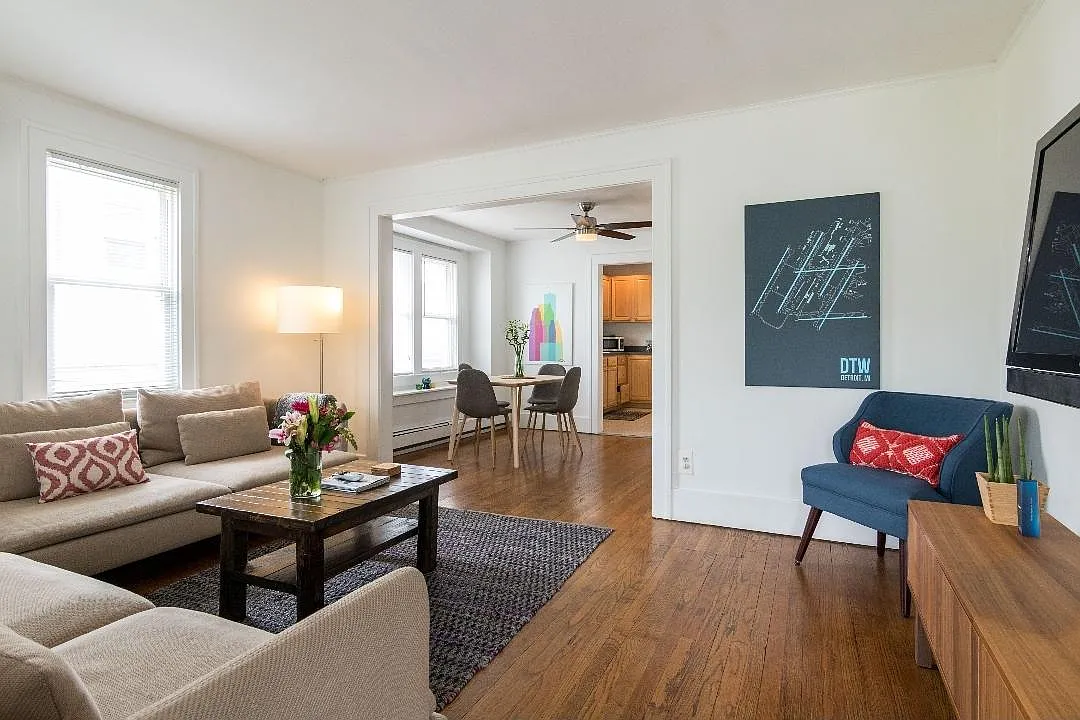 115 N Laurel Street — Photo 1
