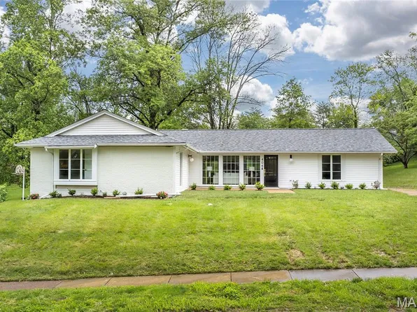 406 Brooktree Dr, Ballwin, MO 63011