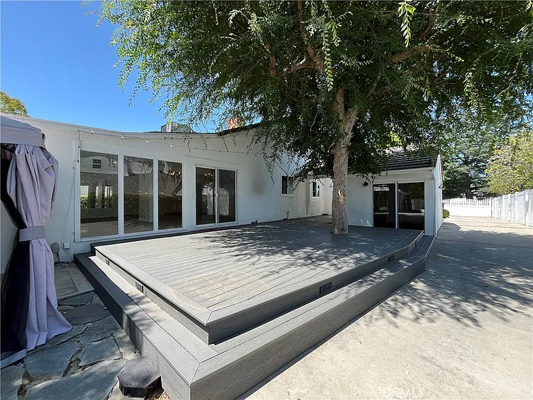 5710 Jumilla Ave — Photo 17
