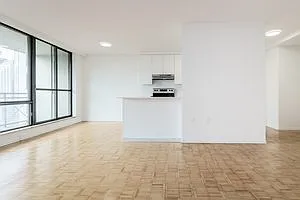 101 Roehampton Ave