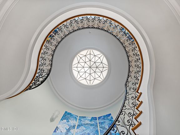 5th image of 25 Field Point Cir