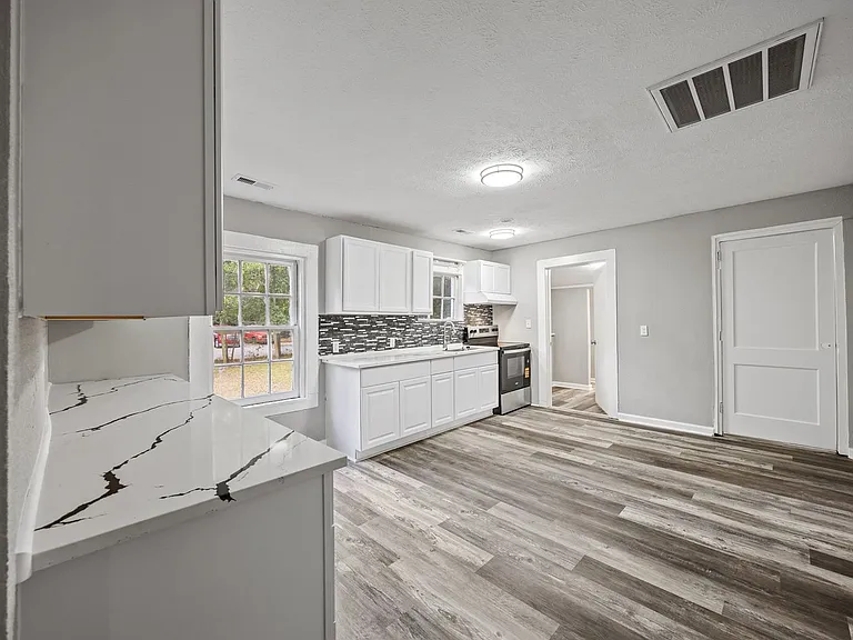 1601 Camden Rd — Photo 17