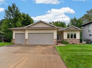 4022 Wedgewood Dr, Cedar Falls, IA 50613