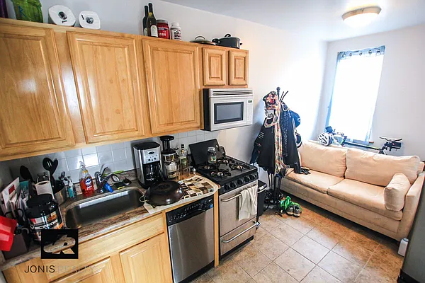 Rented by Jonis Realty | media 2