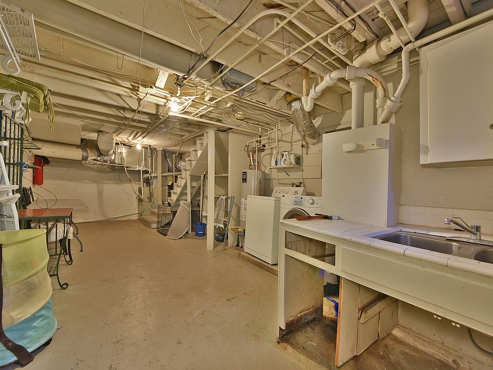 Large basement with sink