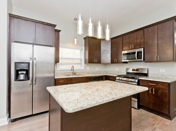 1324 W Byron St APT 2, Chicago, IL 60613