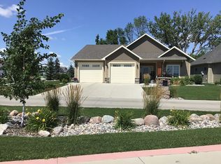 598 Autumn Woods Blvd, Grand Forks, ND 58201