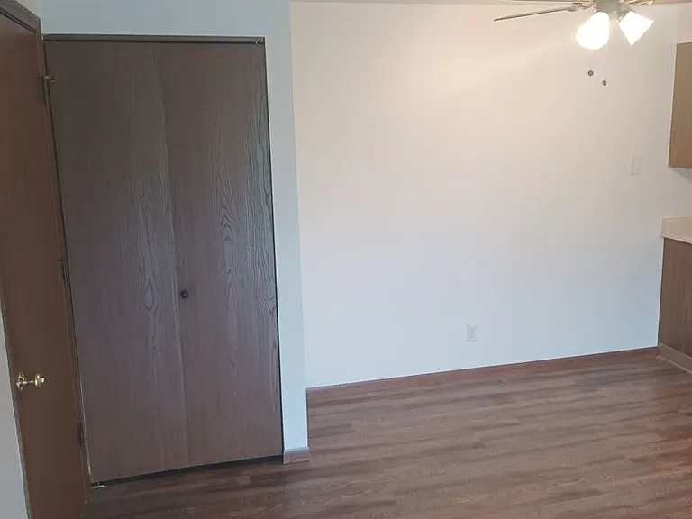 1025 Willow Ave — Photo 15