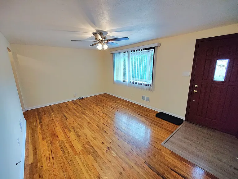 5079 Earlsdale Rd — Photo 5