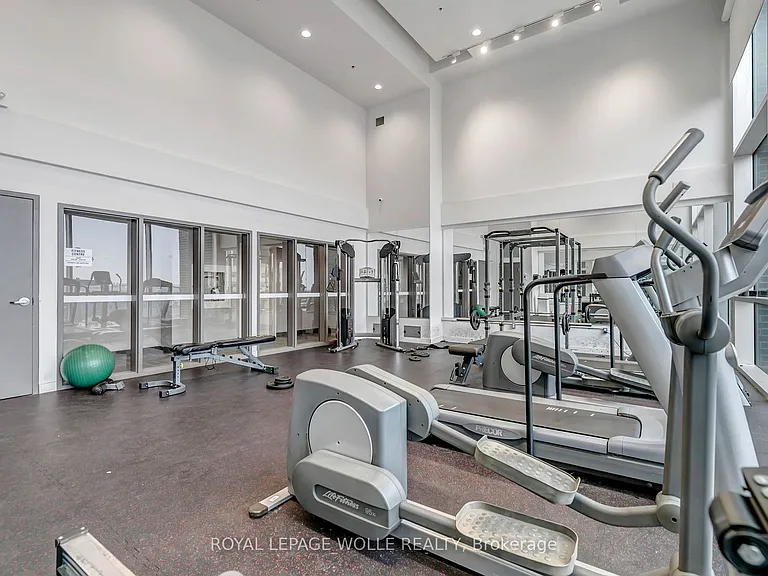 280 Lester St #812 — Photo 20