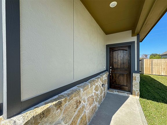 3rd image of 1115 Santee Ct