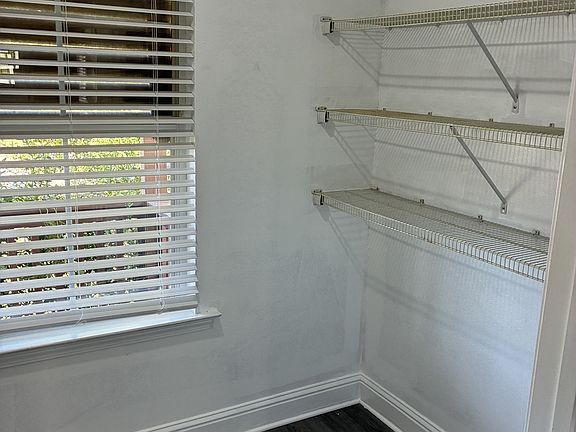 5th image of 3053 Longfellow Rd