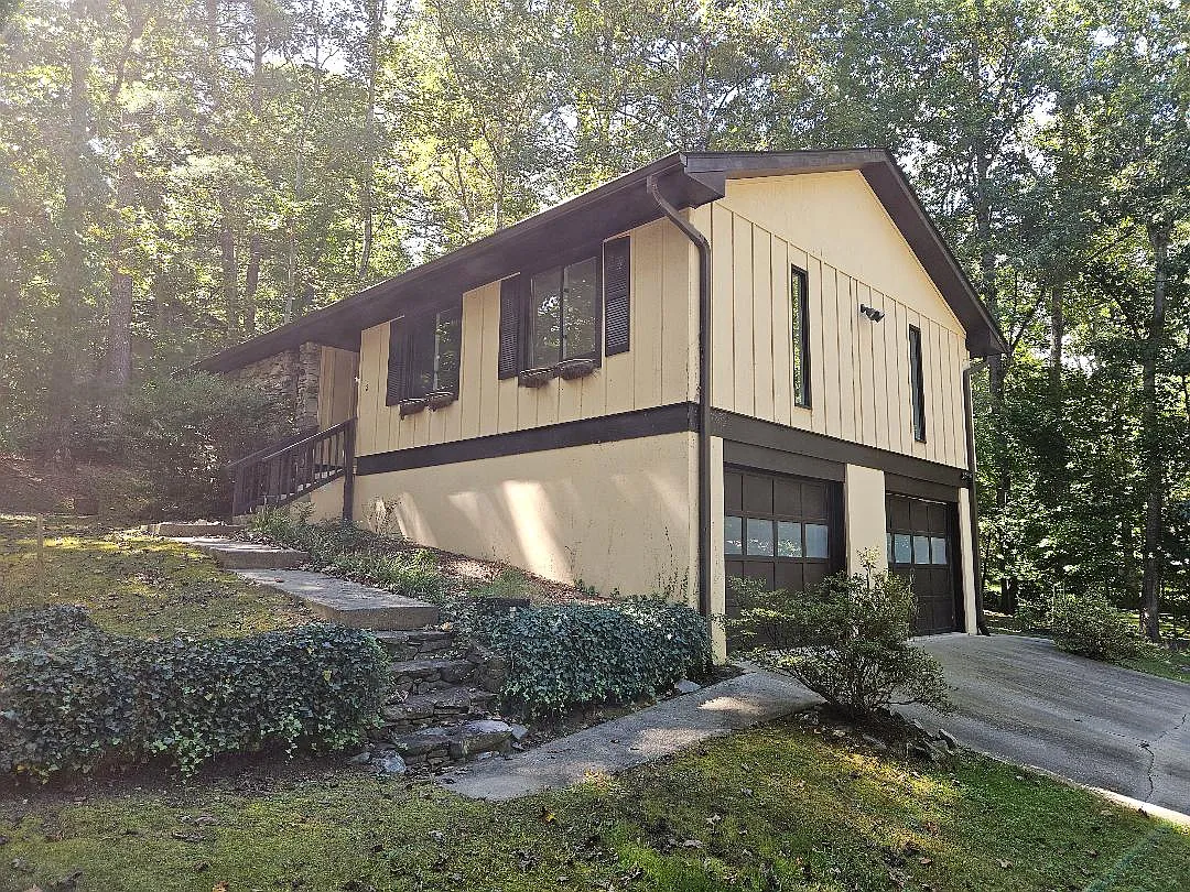 3 bed, 1124 sqft, $1,950 — Photo 1