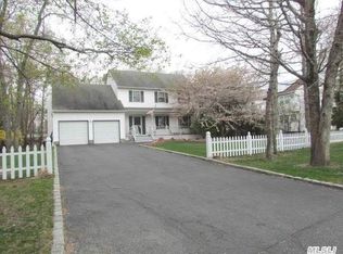 98 Randall Rd, Shoreham, NY 11786