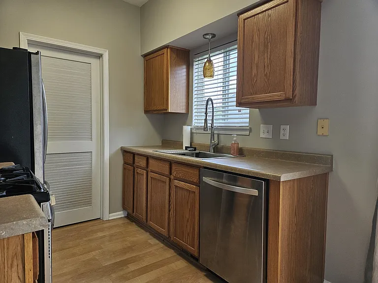 14127 Faulkner Ct — Photo 6
