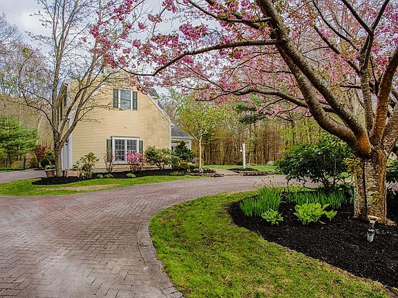 4th image of 6 Courtney Dr