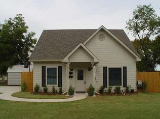 214 Orange Ave, Farmersville, TX 75442