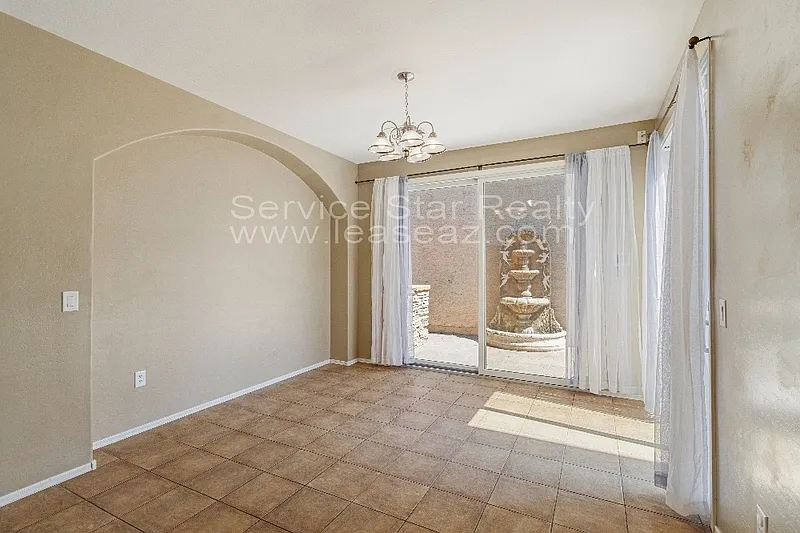3 bed, 2.5 bath, 2138 sqft, $2,300 — Photo 2