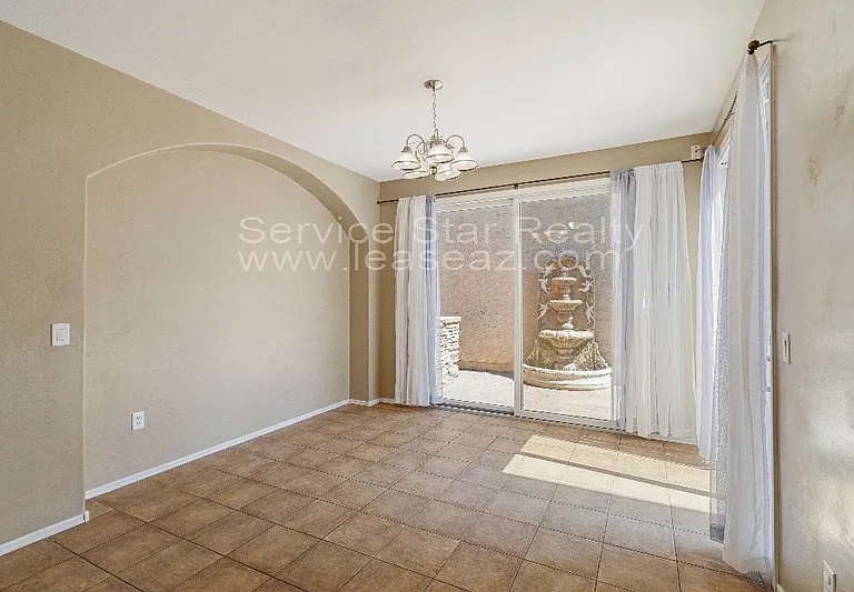 860 S Huish Dr — Photo 2