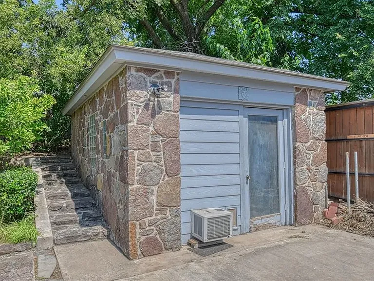 3609 Hampton Ct — Photo 47
