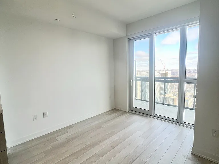 39 Roehampton Ave #3802 — Photo 3