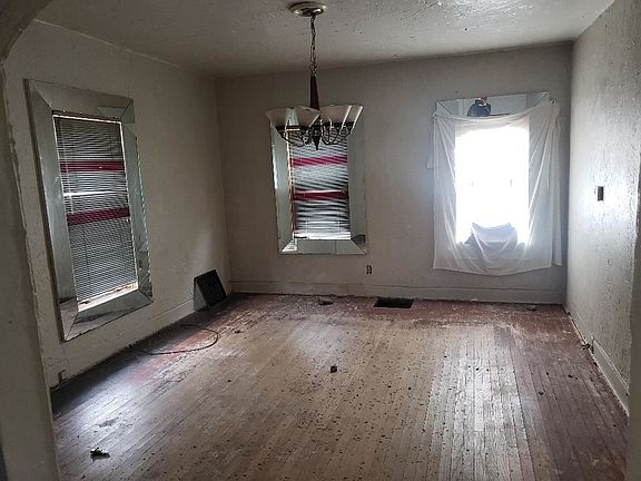 3rd image of 713 Acorn St