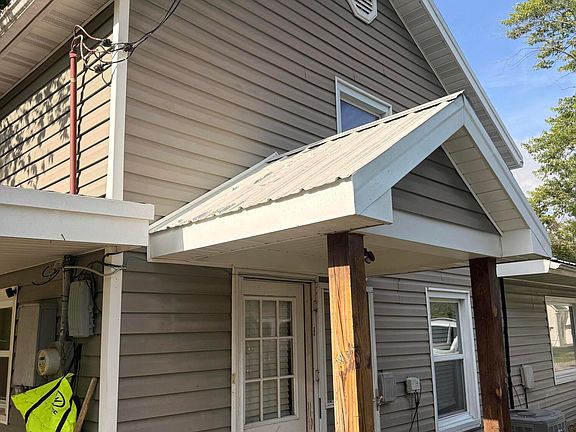 2nd image of 103 W Prairie St