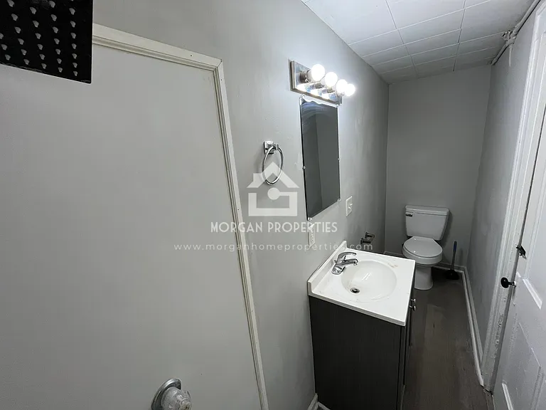 702 W 5th St #3 — Photo 4