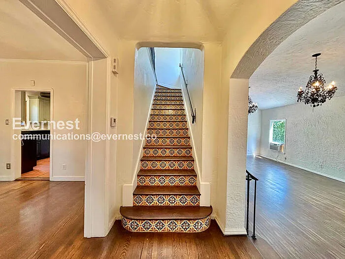 132 N Crescent Heights Blvd — Photo 10