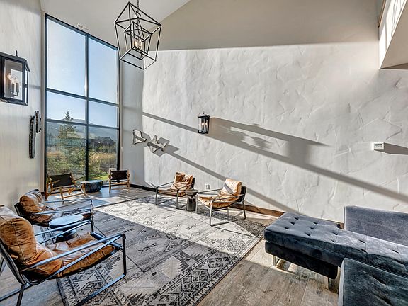4th image of 3751 Blackstone Dr #1J