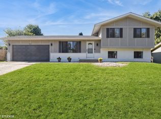 511 Silbury Ct, McHenry, IL 60050