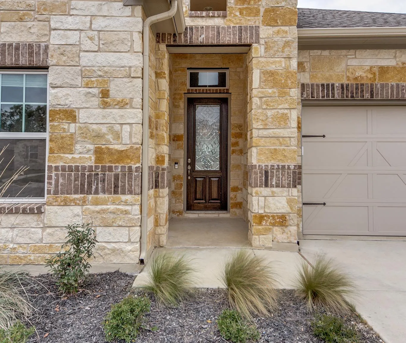 4 bed, 2233 sqft, $3,200 — Photo 2