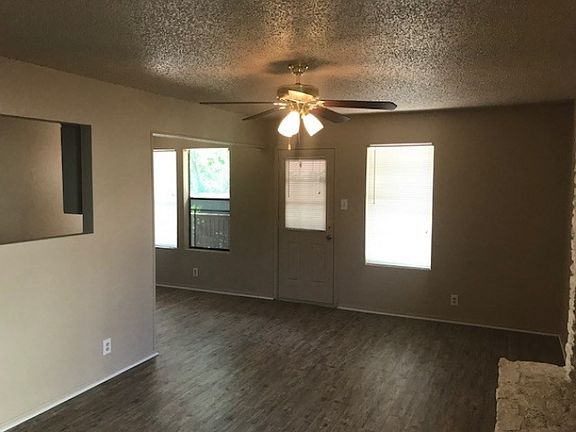 3rd image of 501 Cypress Ln
