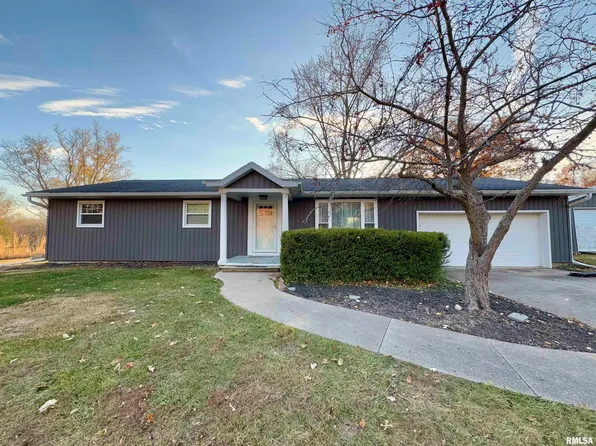 8 Woodland Ln, Macomb, IL 61455