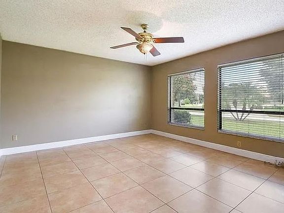 5th image of 538 Charleswood Ave