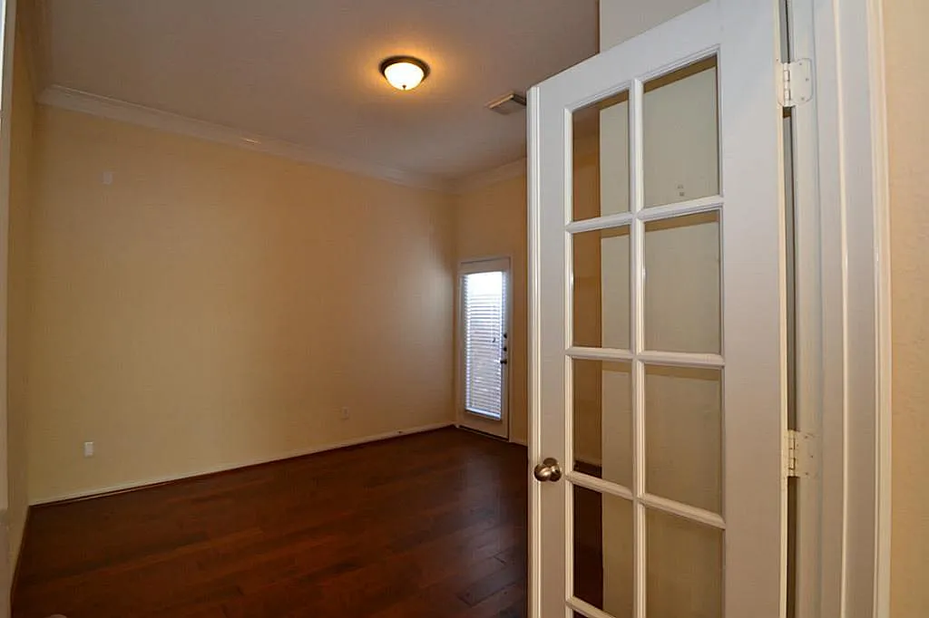 3 bed, 2.5 bath, 2745 sqft, $2,995 — Photo 3