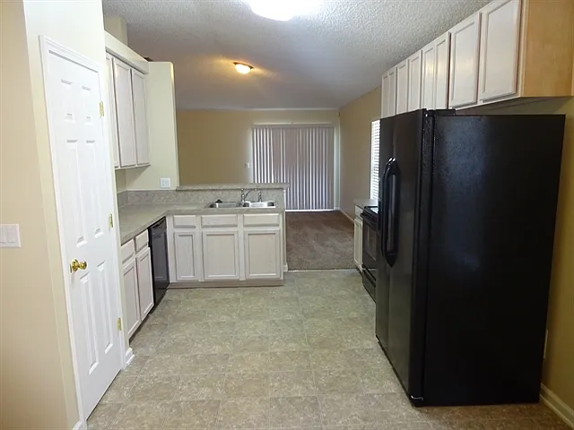 4 bed, 2.0 bath, 1768 sqft, $2,195 — Photo 3