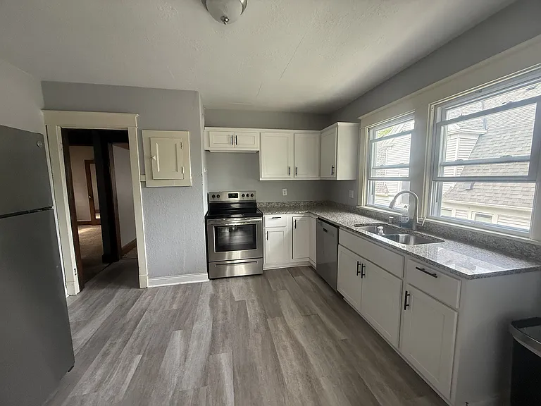 5827 W Wisconsin Ave — Photo 12
