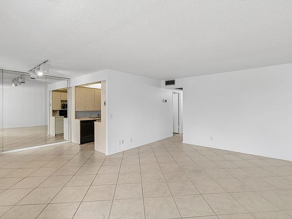 2nd image of 2027 Exeter Dr #B