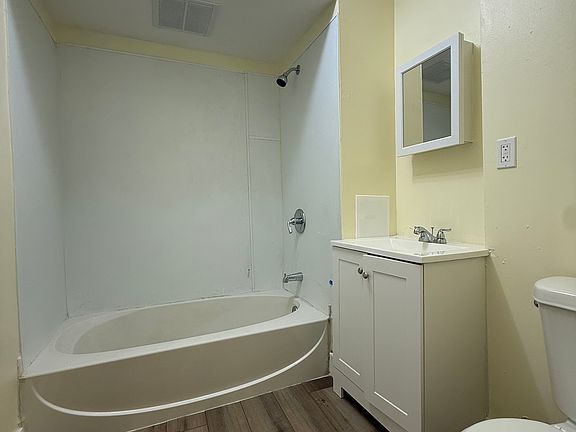 5th image of 3870 W 37th St #3872